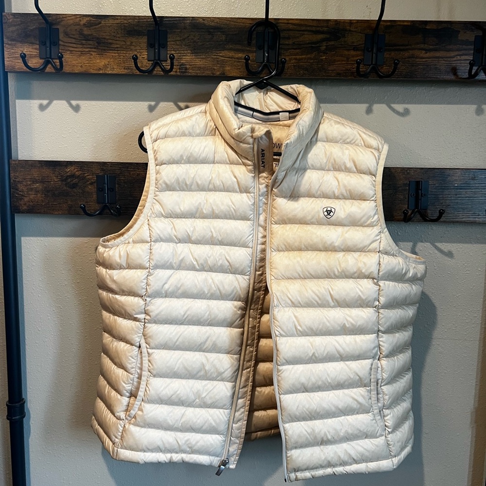 Ariat Lightweight Quilted Puffer Vest in Beige